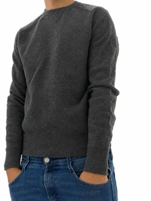 Mörkgrå stickad tröja Tiger of Sweden - Mörkgrå stickad sweatshirt från Tiger of Sweden. Riktigt bra passform, passar mig perfekt som är runt 1,83 m. Köpte för runt 2000 kr, vilket gör att 650 kr är en riktigt bra deal med tanke på orginalpris och skick.                Bara att höra av sig vid frågor!