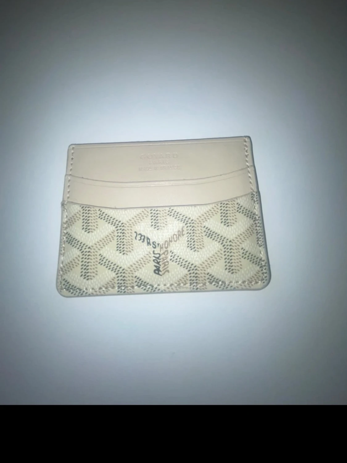 Beige kortfodral med mönster