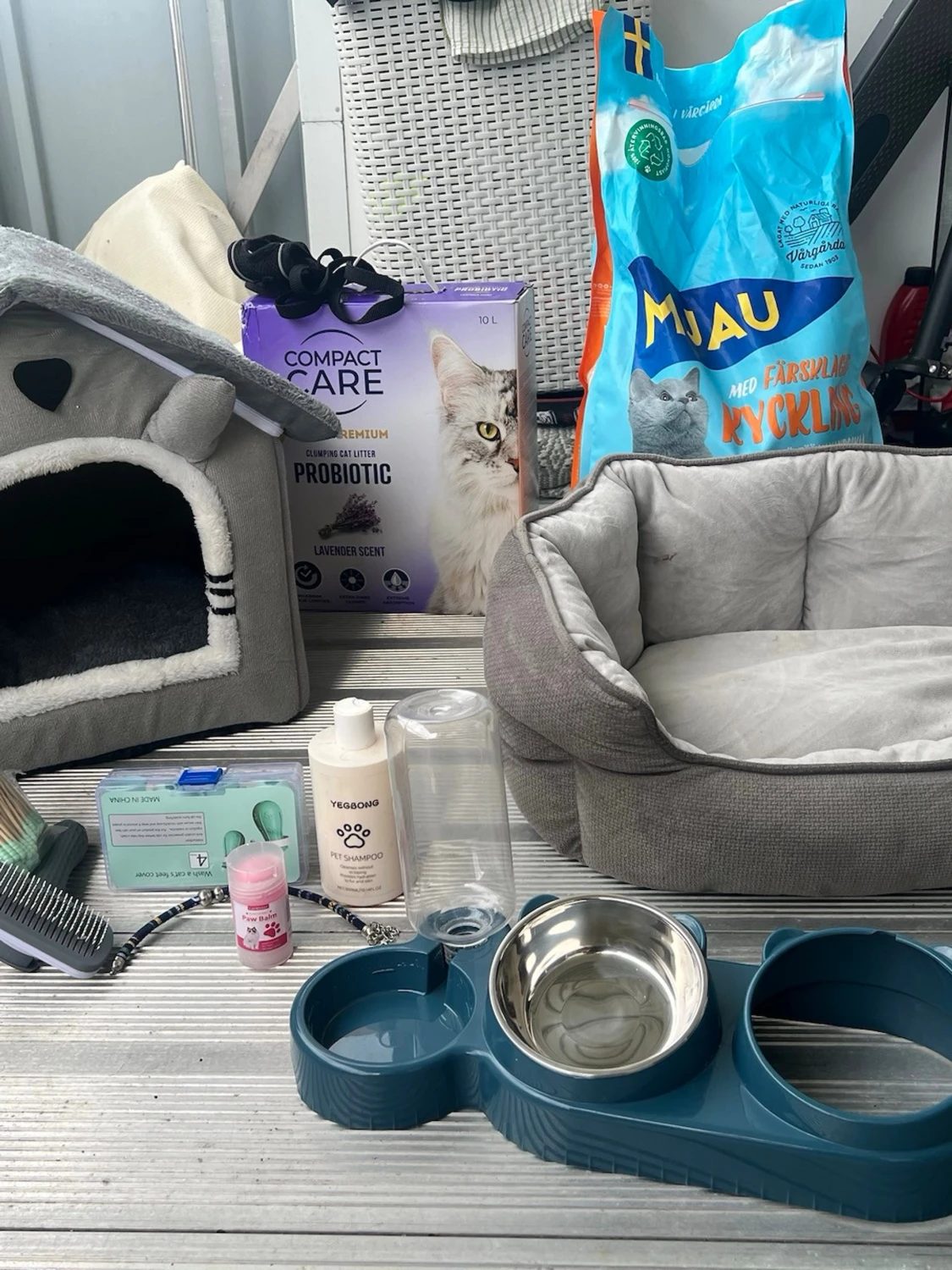 Stort kattpaket med klösträd och tillbehör