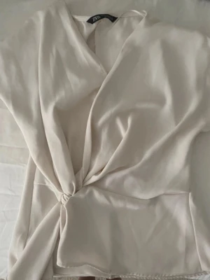 zara top - storlek xs passar även s 