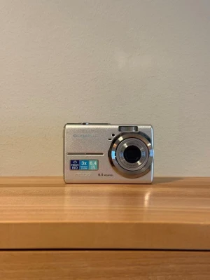 Digital kamera - An old camera from family belongings. Untested due to missing battery. Sold in current condition, no warranty or returns. Pick-up only, Sollentuna.