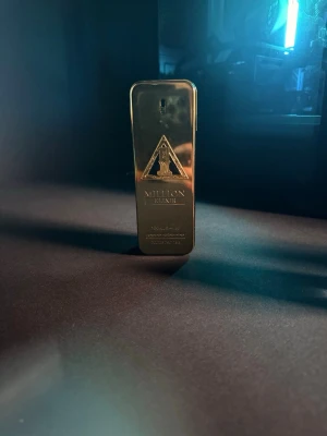 1 Million Elixir guld parfymflaska - Säljer mina parfymer för att köpa lyxigare.