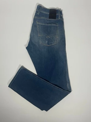 Replay anbass jeans - 👕 Plagg: Jeans                                                          📏 Storlek: 31/32                                                            🏷️ Märke/Modell: Replay anbass                                    ✨ Skick: Fint skick                                                        💬 Vid frågor är det bara att skriva!                                                                                          🛍️ Gramenti