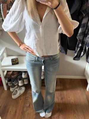 Weekday jeans  - Färg-cloudy blue stl-27/32