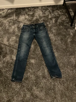  jeans från Replay, modell Anbass - Replay hyper flex. Bra skick. Fråga om du undrar något. 