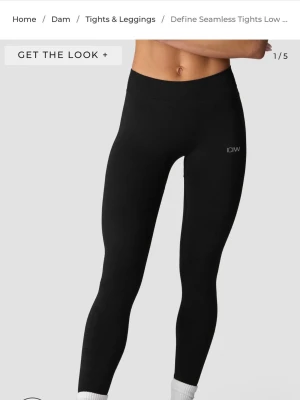 Low waist Träningstights - Low waist Träningstights från IcanIwill. Just denna modellen säljs ej längre men de är marinblåa low waist som ser ut ungefär som på första bilden. Andningshål vid vaderna (syns på bild 2). Superfina 😍
