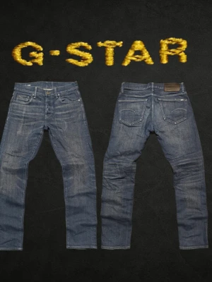 G-Star Raw 3301 Slim W29/L30 mörkblå jeans - ❌ Passformsbilder skickas ej. Mått finns i bilder. 💬 Prisförslag välkomnas. 🚫 Rökfritt & djurfritt hem. 📦 Skickas inom 24 timmar. 😱 Smutsfläckar kan förekomma.
