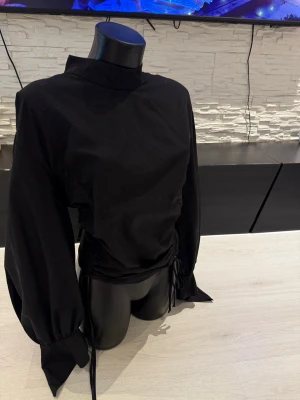 Black Long Sleeve High Neck Blouse - Skjorta