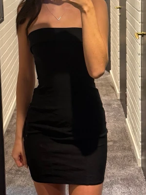 Kort klänning  - Gullig klänning från H&M. Endast använd en gång, stretchigt material💕