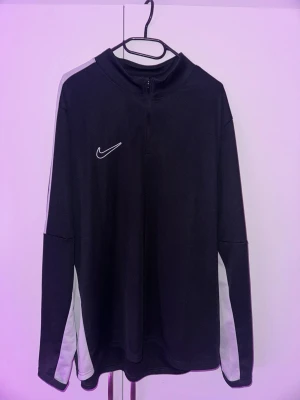 Nike tränings tröja XXL - Som ny knappt använd då den ej var min stil och fick den i present 
