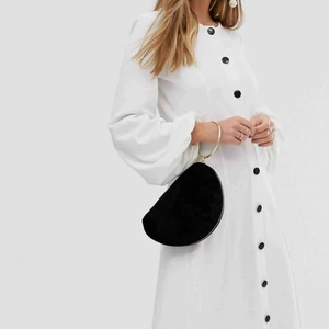  - Oanvänd Långklänning med lapp kvar! Glömde skicka tillbaka i tid då jag beställde mer än en storlek.