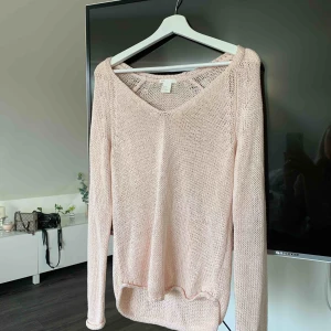  - Ljusrosa stickad från hm. 