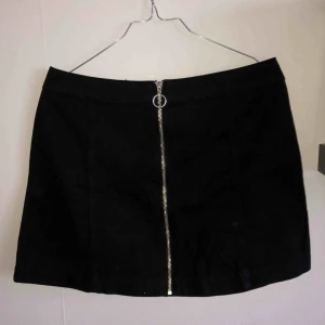  - Black skirt. Perfectly new couldn’t have any chance to use.