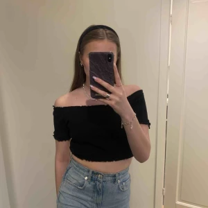  - Superfin Crop top från bikbok, storlek M men passar xs/s också❤️❤️