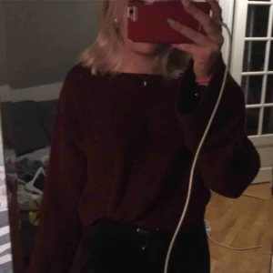  - Vinröd Stickad fin tröja från nakd, sitter som en s