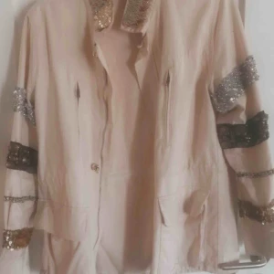  - En fin jacka till sommaren.... kan mötas upp elle frakta