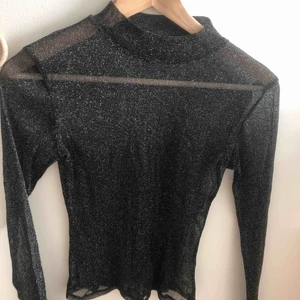glittertopp - ✨15% går till krisen i yemen!✨ Glittrig mesh top, svincool och festlig. gratis frakt!