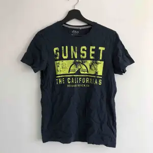 Sommar T-shirt 📎 kan mötas upp i Jönköping annars står köparen för frakten