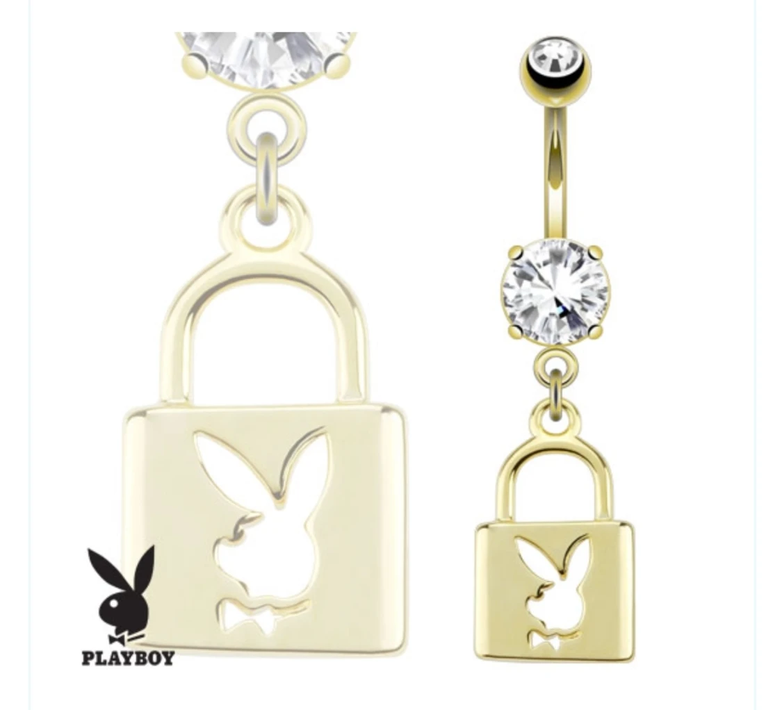 Oöppnad playboy navelpiercing