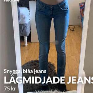 Byxor i storlek 28/32 ”super skinny, super low waist” snygga blåa jeans men tyvärr för stora i vaderna för mig. Bra längd men inte riktigt min passform. 