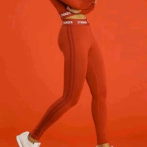  - Jätte fina stronger tights som inte kommer till användning hos mig. Har tyvärr tappat bort prislapparna med bagen finns kvar.  Köpt för 699 Kan fraktas