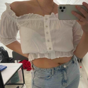  - Super fin blus från gina tricot inköpt i somras. 