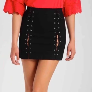  - Jeanskjol med snörning, helt ny! Ordpris 600kr.  Fri frakt 