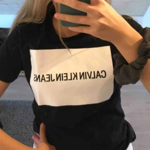  - Superfin t-shirt från Calvin Klein💞 Använd väldigt få gånger och ser helt ny ut!