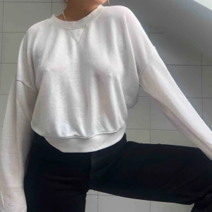  - En snygg tröja från Topshop som är rätt tunn och funkar nu till sommaren. 