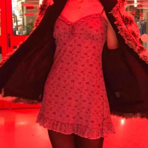  - Denna urgulliga klänningen från urban outfitters🌸🌺🌻🌼🦋🦋🦋✨✨✨ köpt hösten 2019 & använd en gång.