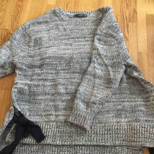  - Stickad tröja från Mango