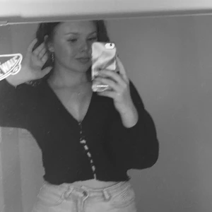 Tröja från monki! - Nyskick, användes endast 1 gång, ordinarie pris 250 säljer för 100, storlek XS passar S också. Köparen står för frakten!🏹💘