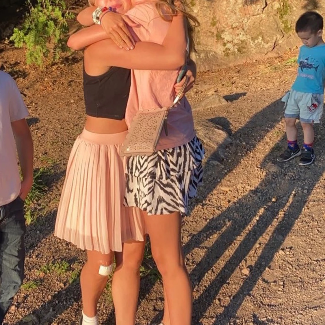  plisserad ljusrosa kjol (till vänster) - 91