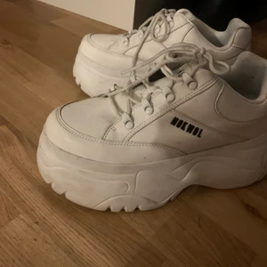 Sneakers - Från NOKWOL