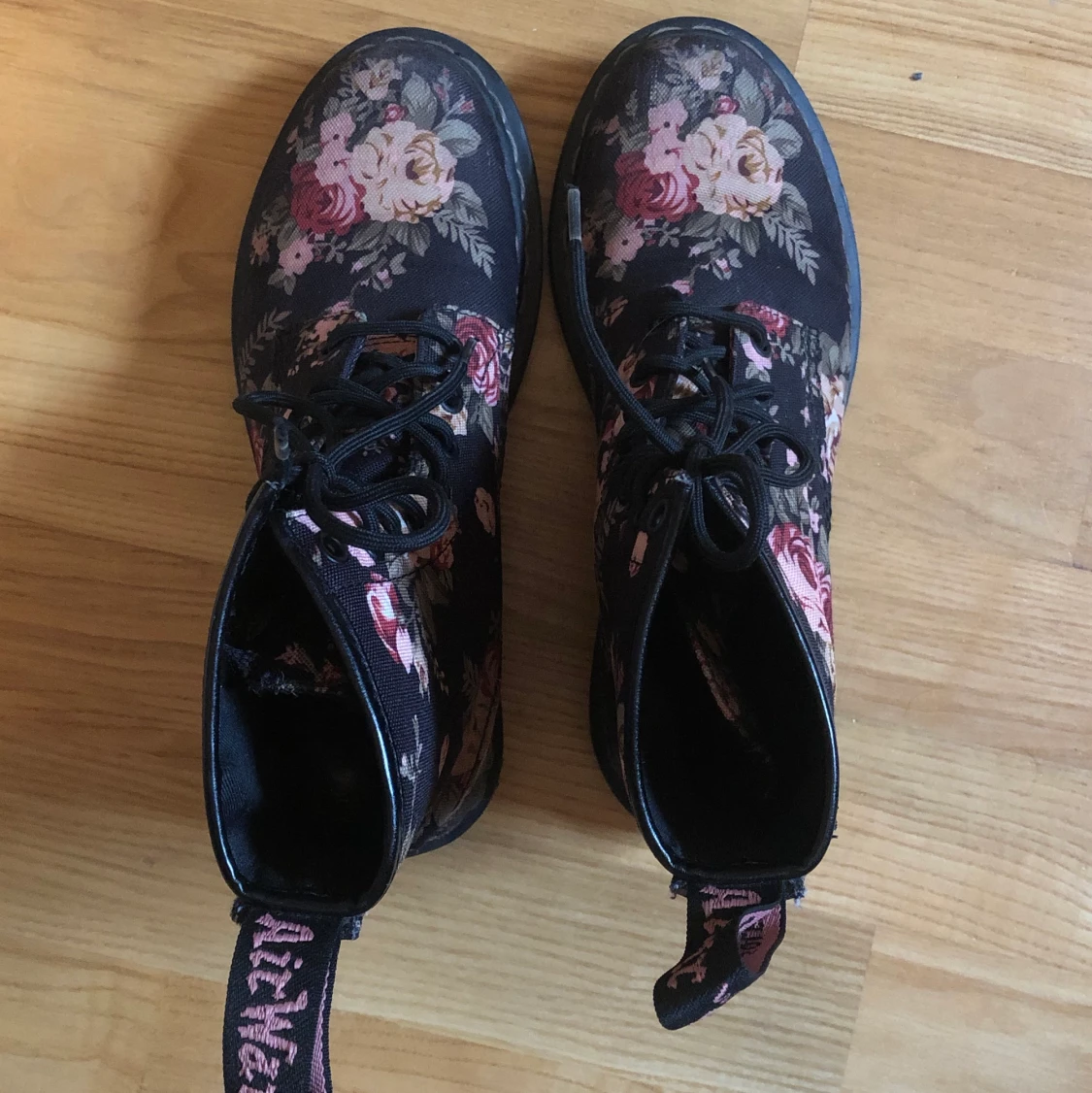 Blommiga Dr Martens - 90