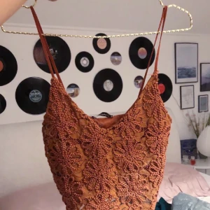 Ultimata sommar toppen 🤎 - Köpt från Zara, aldrig kommit till användning. 