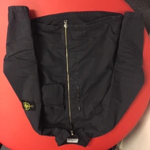 Stone island overshirt stl:S - Stone island overshirt stl:S  funkar bra för vår och sommar.