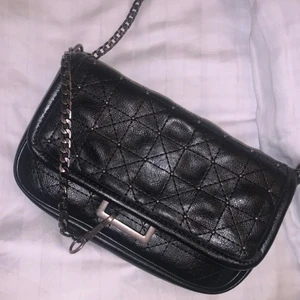 Väska från zara  - Den är som helt ny säljer pga kommer ej till användning💕 frakten ingår i priset 