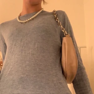 CARIN WESTER  - en jätte fin långärmad stickad tröja från Carin Wester! Lite knopprig men inget man tänker på. Använd några gånger❤️