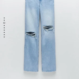 Zara jeans - Säljer dessa snygga jeansen, köpta av en tjej här på Plick men det passade inte tyvärr. Strl 36