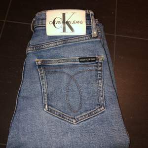 Ett par Calvin Klein Jeans inköpta på Åhléns för 1200kr. Använda men i mycket fint skick. Passar en XS/S✌️