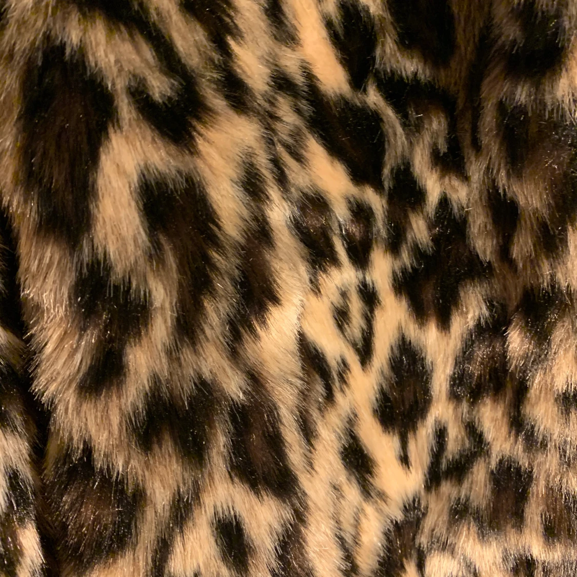 Pälsjacka i leopardmönster Linn Ahlborg X NA-KD.  - 91