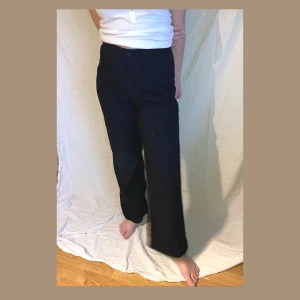 Kostymbyxor - Sköna mattsvarta kostymbyxor från Tiger of Sweden. Modell 160cm, typ en S/38 