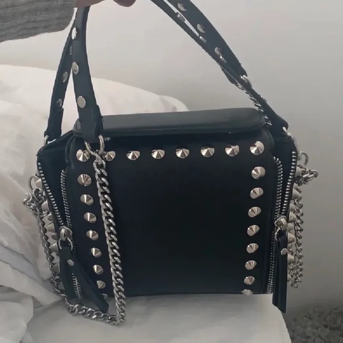 Zara väska med nitar - 91
