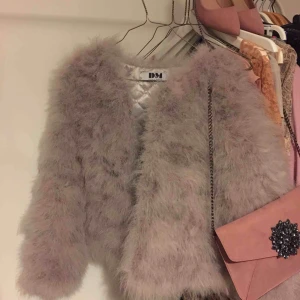 Dennis maglic - En jättefin jacka som tyvärr inte kommer till användning🥺Den är i nyskick. Pris 400kr + frakt🌸 