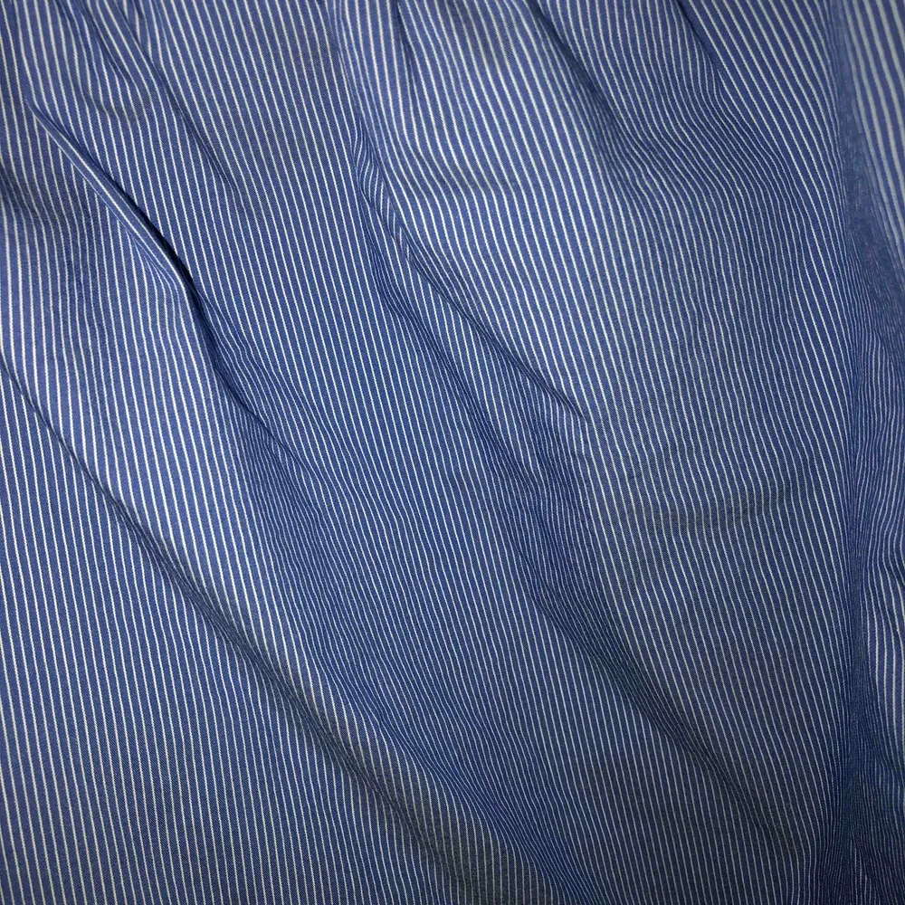 Blå blus från zara använd endast 1 gång. Frakt tillkommer. . Blusar.