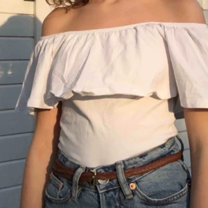  - Fin off-shoulder topp med volang, från Cubus🌸✨ Passar till allt! 