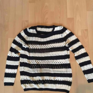  - Stickad tröja Inklusive frakt 