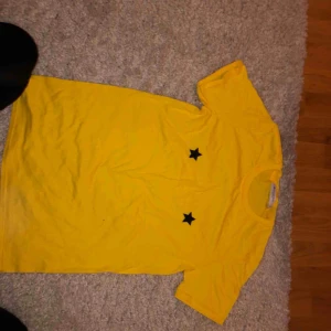  - Säljer denna coola tröja, aldrig använd!! Minns att den var ganska dyr men säljer för 100kr :)