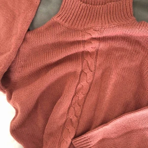  - Mysig stickad tröja från Rut & Circle. Storlek L. Pris 80kr, kan mötas upp i Uppsala. Annars frakt + 50kr.  